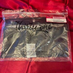 Thirty-One Triple Slit Pocket in the color City Charcoal.